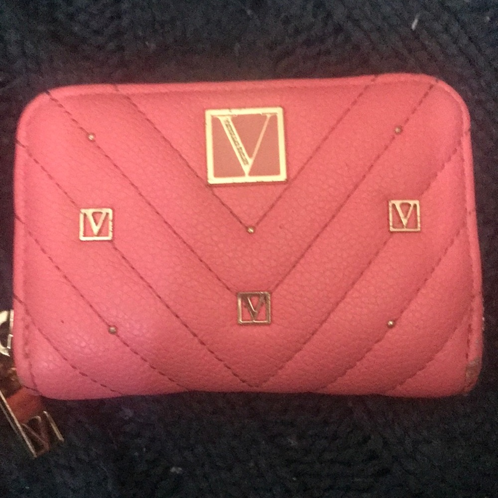 VS pink wallet
